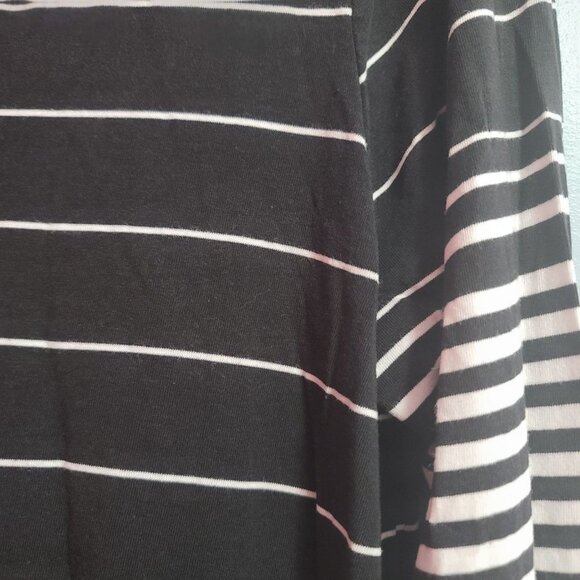 Calvin Klein Black and white womans long shirt, size Medium - Picture 3 of 7